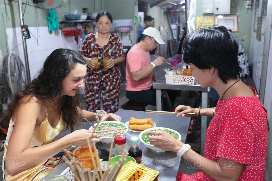 Hanoi dinner experience in a local home
