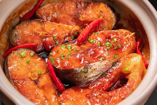 ca kho to home host vietnam meal